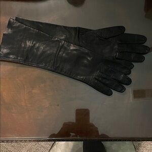 Elegant Black Leather Gloves for Women